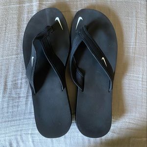 NIKE FLIP FLOPS